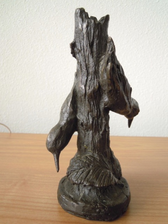 Zwaar bronzen beeld met 2 vogels op boomstam- 18 cm hoog - 2150 gram   kopen? Bied vanaf 150!