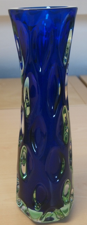 Skrdlovice-  zware cobalt blauwe en lichtgroene glazen lens vaas kopen? Bied vanaf 42!