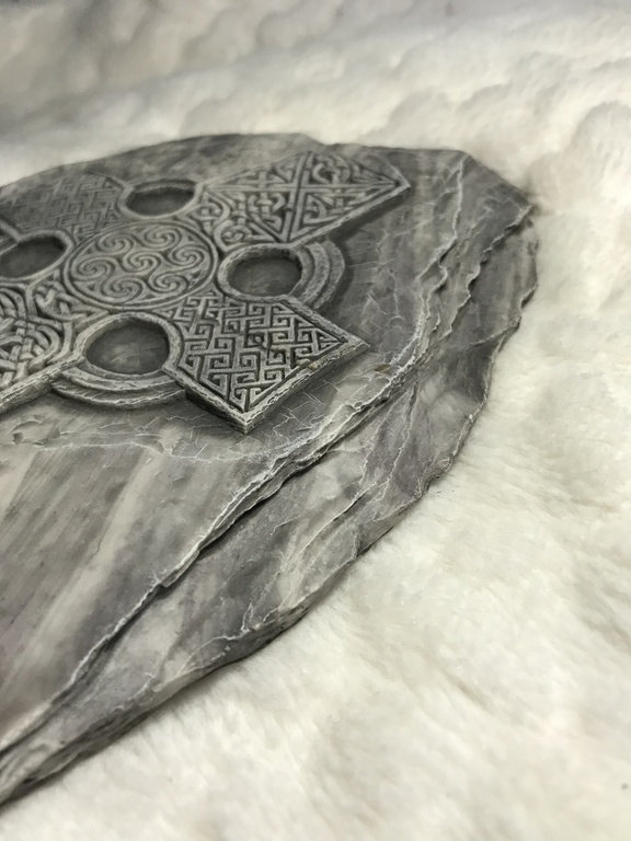 Unieke Kruis op Marmer Steen kopen? Bied vanaf 1000!