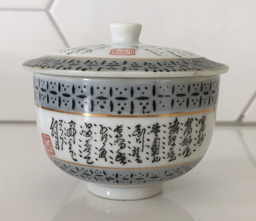 Antiek 19e eeuws Chinees theekopje voorzien van calligrafie decoratie kopen? Bied vanaf 24!