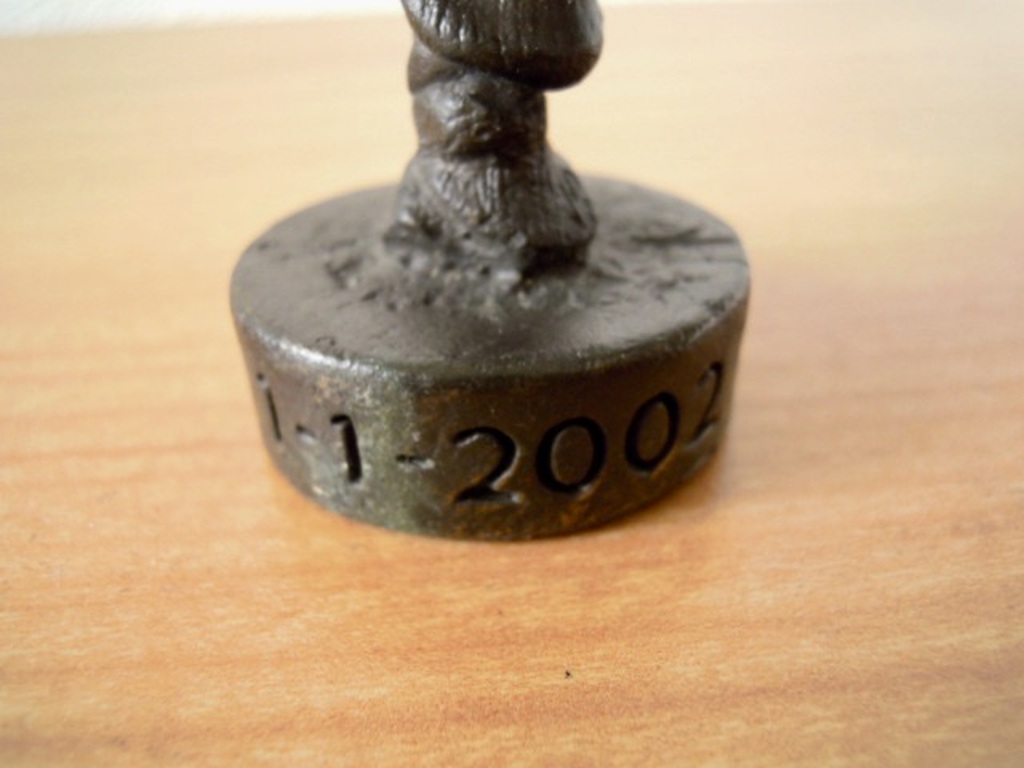 Zwaar massief bronzen beeldje van vrouw -  16 cm hoog - 1-1-2002 kopen? Bied vanaf 1!