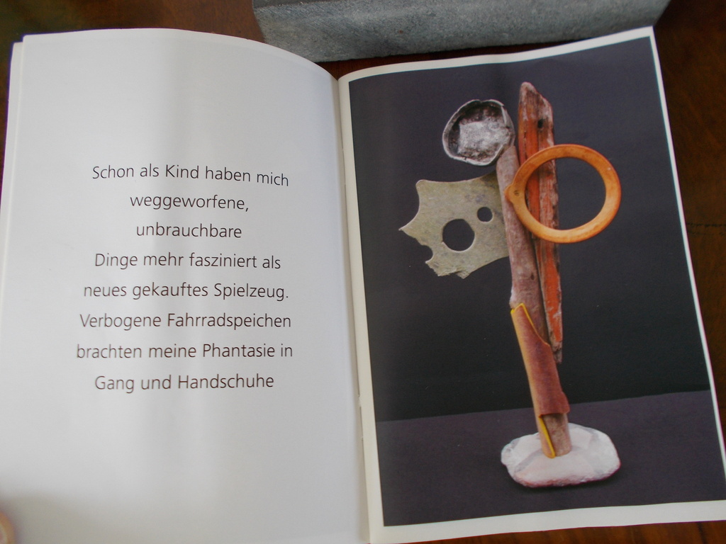 Twee abstracte sculpturen van Peter Gallé inclusief catalogus,beton ijzer,etc. kopen? Bied vanaf 95!