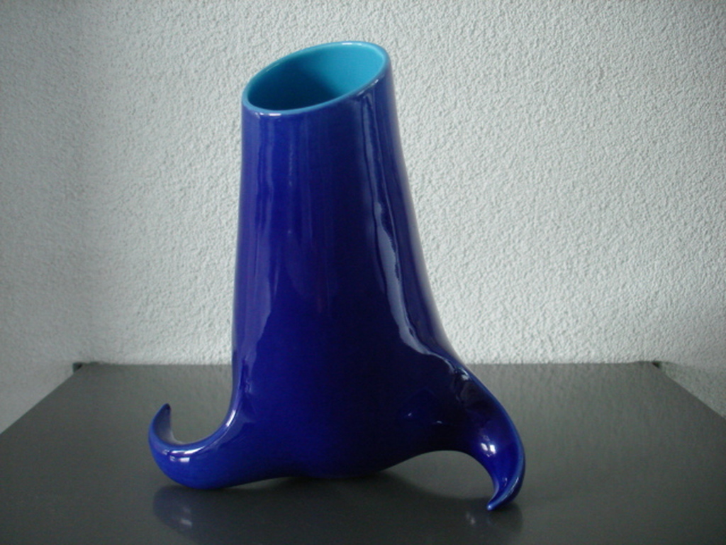  Kunstenaar met initialen MW: porseleinen kantelvaas kopen? Bied vanaf 16!