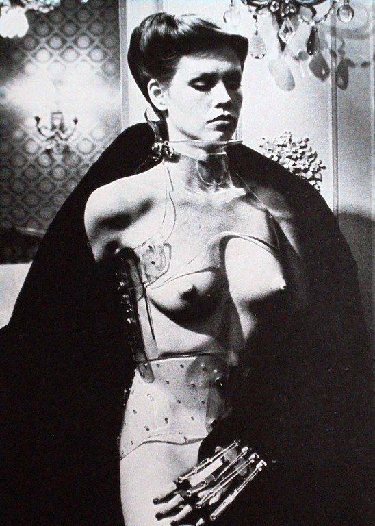 Helmut Newton - Jane Kirby - Avenue Kléber - (Paris 1977) - 1979 verkocht voor € 50!