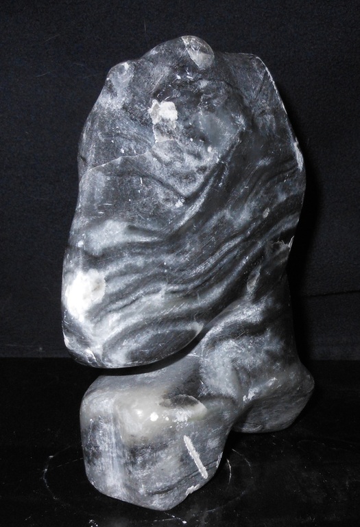 Stenen beeld (Horse) van de recentelijk overleden kunstenares Mette Bauer kopen? Bied vanaf 40!