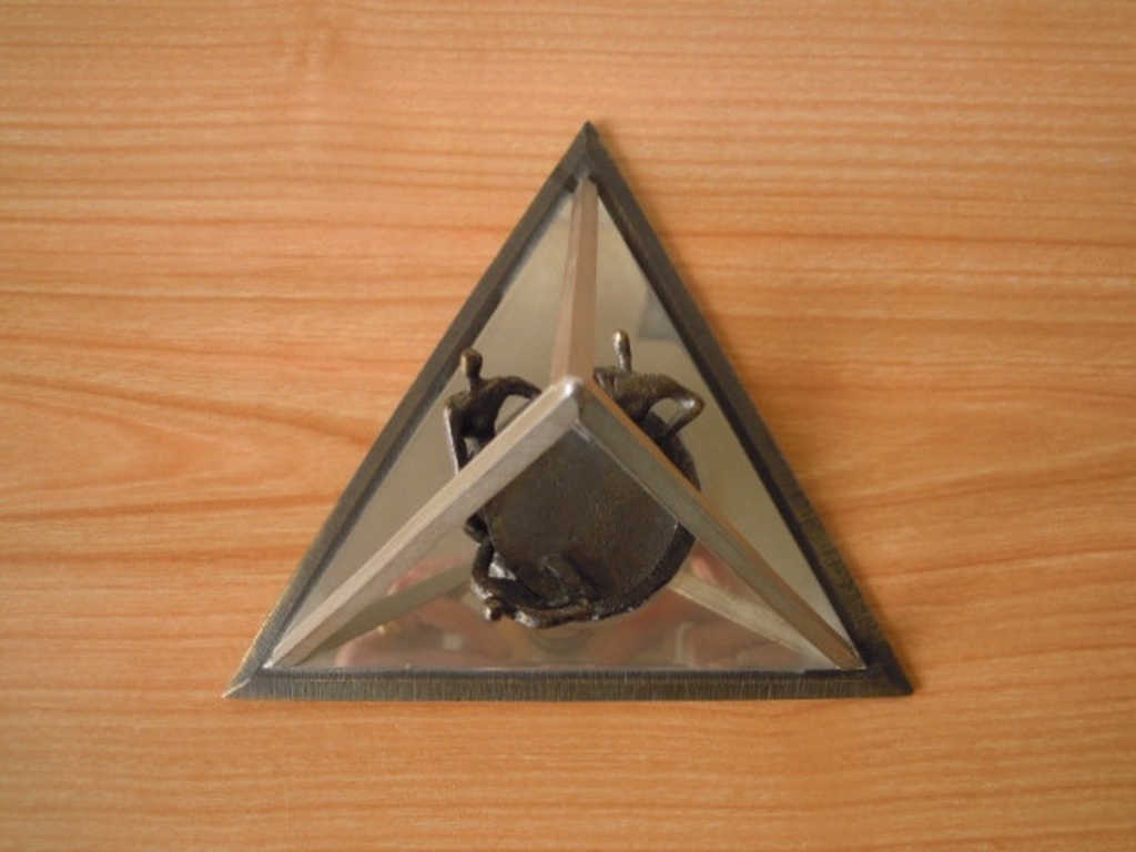 Bronzen beeldje van CORRY AMMERLAAN 17 cm breed en  13 cm hoog. kopen? Bied vanaf 20!