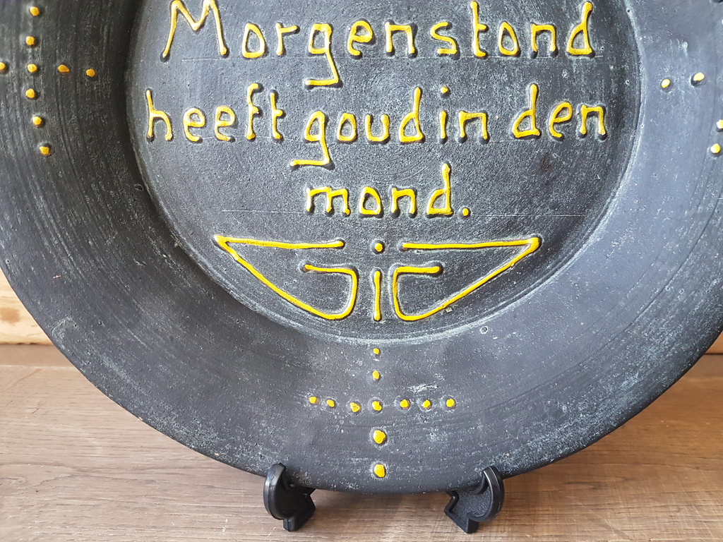 Art Nouveau keramiek spreukenbord met decoratie in ringeloor techniek kopen? Bied vanaf 1!