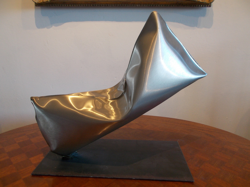 Stephen Newby,roestvrij stalen sculptuur.Gemonogrammeerd en gedateerd. verkocht voor € 275!