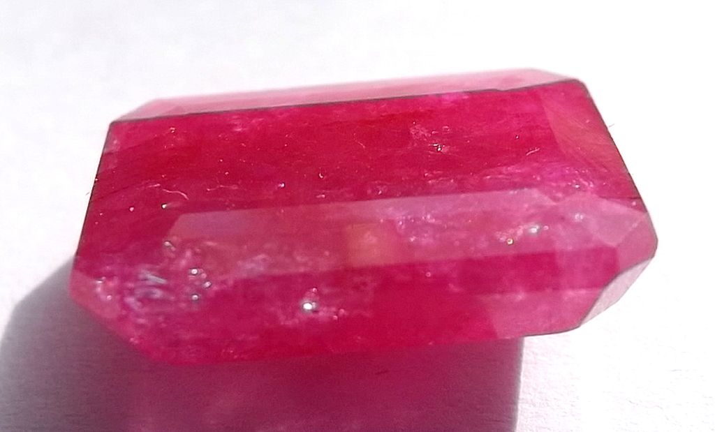 Gecertificeerde Natuurlijke Bixbite (Beryl) van 10.90 karaat kopen? Bied vanaf 1!