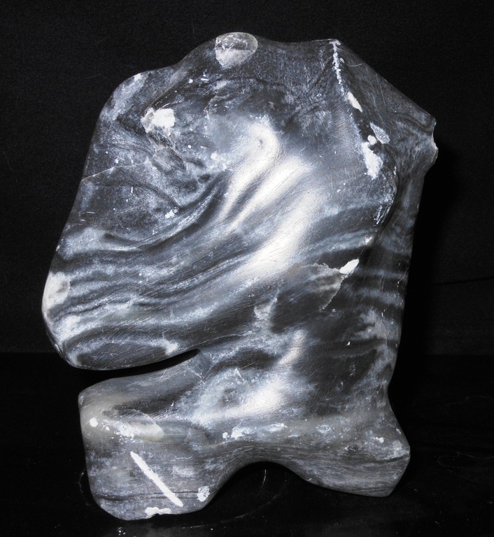 Stenen beeld (Horse) van de recentelijk overleden kunstenares Mette Bauer kopen? Bied vanaf 40!