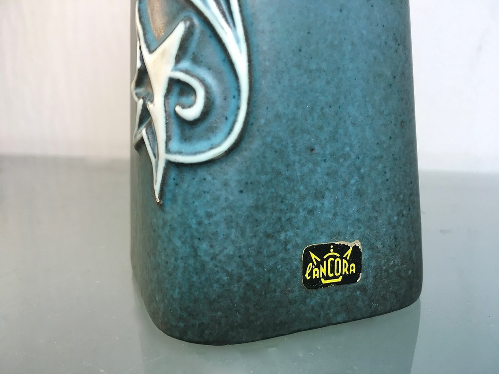 L'ancora - Vaas met 'zeepaard' reliëf decor - Mid century - Nederland kopen? Bied vanaf 9!