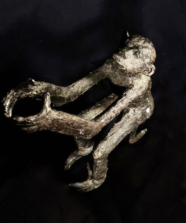 Adri de Waard: Brons beeld, De aap kopen? Bied vanaf 400!