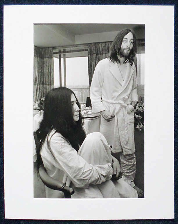 Nico Koster - John Lennon en Yoko Ono - Bed peace, foto, gesigneerd en genummerd kopen? Bied vanaf 150!