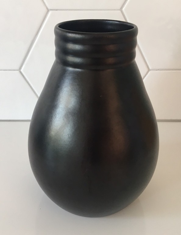 Mat zwarte art deco platelen vaas kopen? Bied vanaf 1!