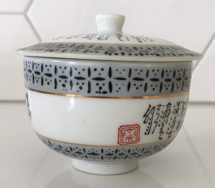 Antiek 19e eeuws Chinees theekopje voorzien van calligrafie decoratie kopen? Bied vanaf 24!