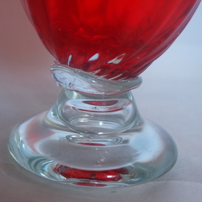 Murano rode glazen vaas op voet kopen? Bied vanaf 1!