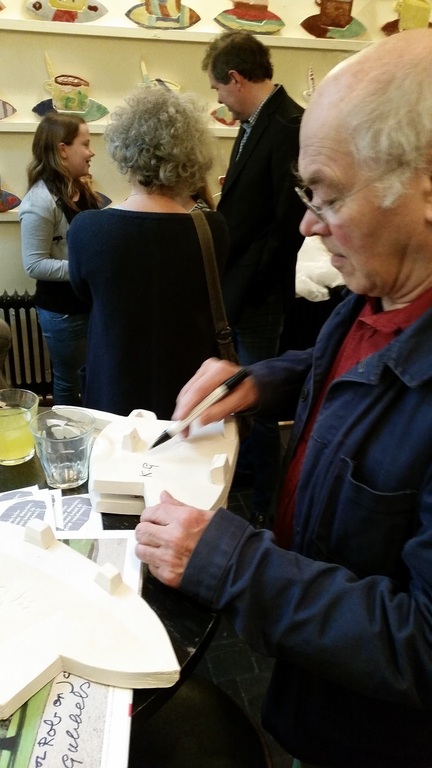 Klaas Gubbels, Multiple van keramiek, 2015, gesigneerd kopen? Bied vanaf 150!