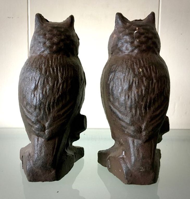 Twee stilistische gietijzeren sculpturen: Uilen - 1ste helft 20e eeuw Frankrijk kopen? Bied vanaf 19!