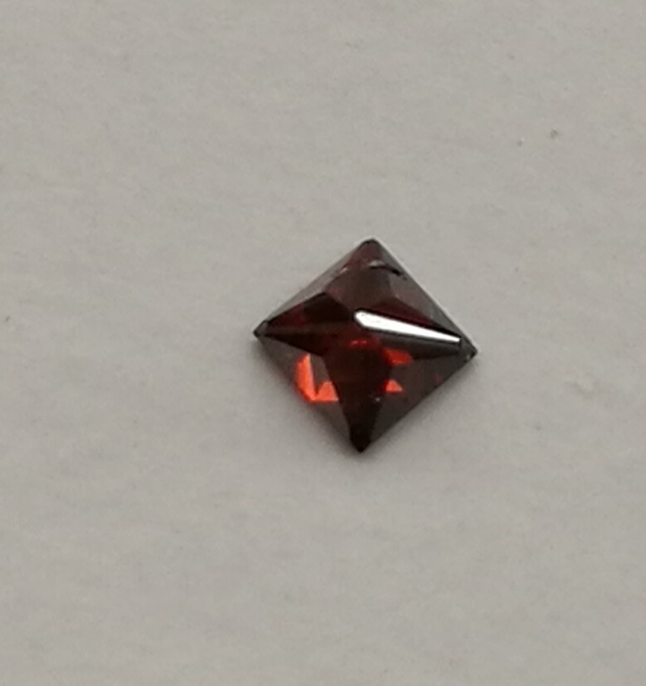 Rood/bruine diamant met IGI certificaat **vanaf €1 ** kopen? Bied vanaf 1!