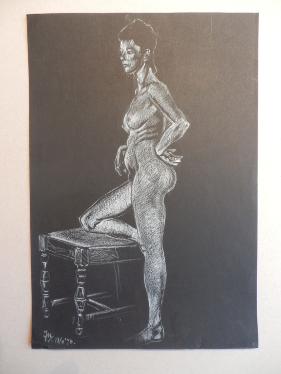 JAN MEIJER(1900-1986)  Potloodtekening op zwart papier STAAND NAAKT Handgesign. kopen? Bied vanaf 1!