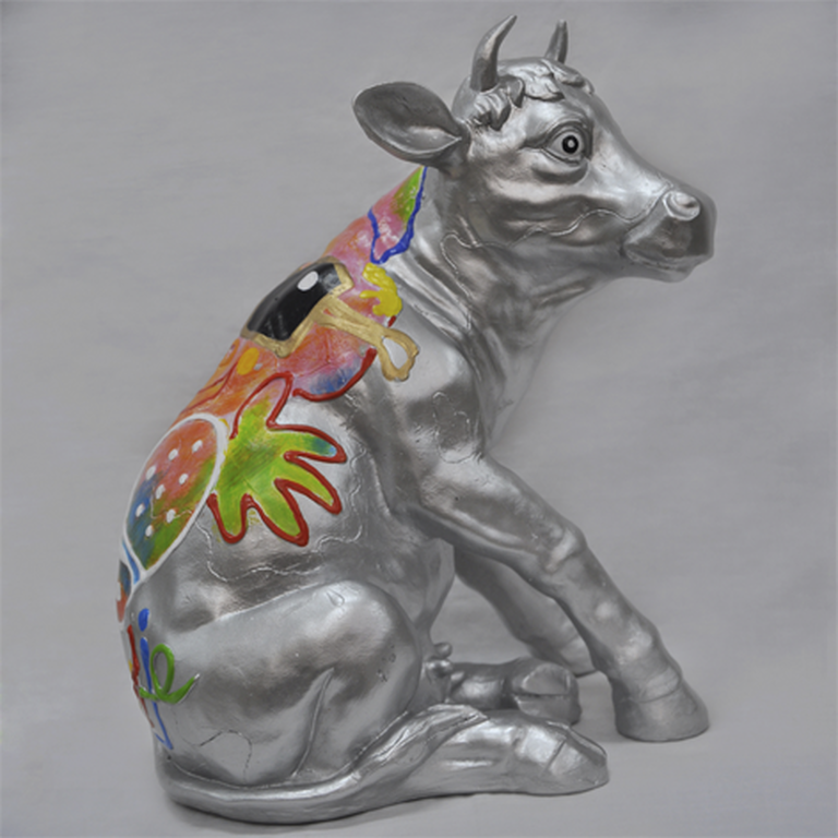 AD VERSTIJNEN, acrylverf op kunsthars beeld: 'Koe zit' verkocht voor € 45!