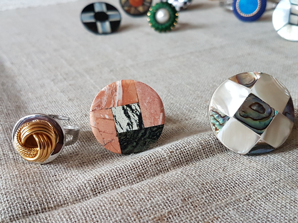 Lotto 3 ringen-Couture anni 60 Italia kopen? Bied vanaf 15!