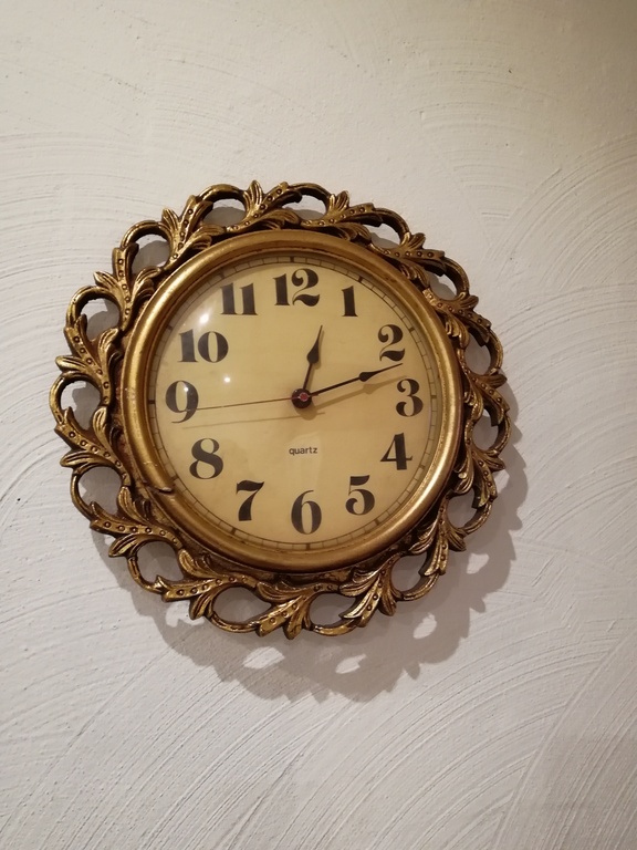mooie oude wandklok  met houten frame kopen? Bied vanaf 15!