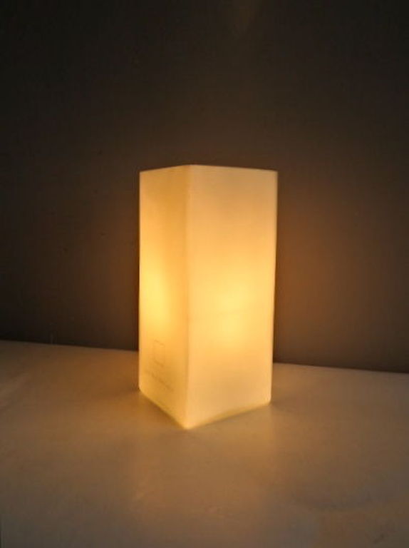 Jan des Bouvrie e.a. - Twee melkglazen tafellampen / - strak design kopen? Bied vanaf 1!