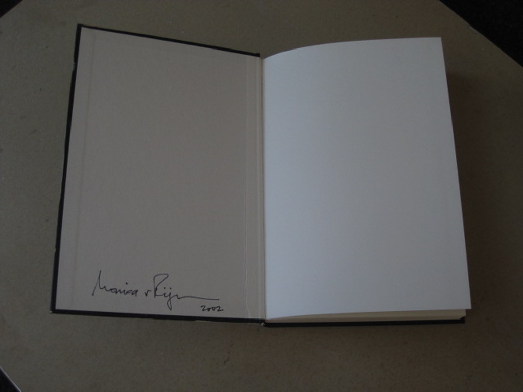 UNIEK! Monica van Rijn (1950-) acrylverf op boek "Bustes" gesigneerd 2002 kopen? Bied vanaf 1!