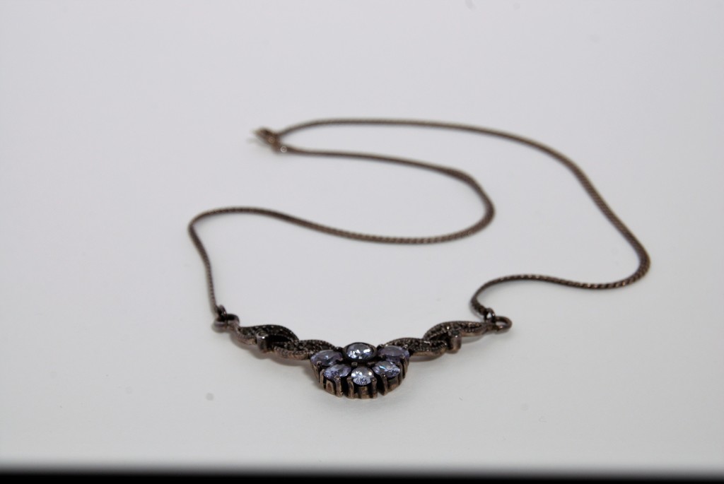 Sterling Zilveren ketting met 6 Bergkristallen. Oude ornamenten. kopen? Bied vanaf 45!