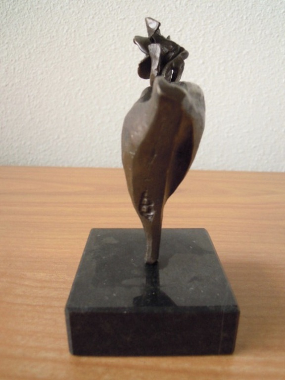 Beeldje van Bernadette Leijdekkers - hand met roos = gesigneerd. kopen? Bied vanaf 35!