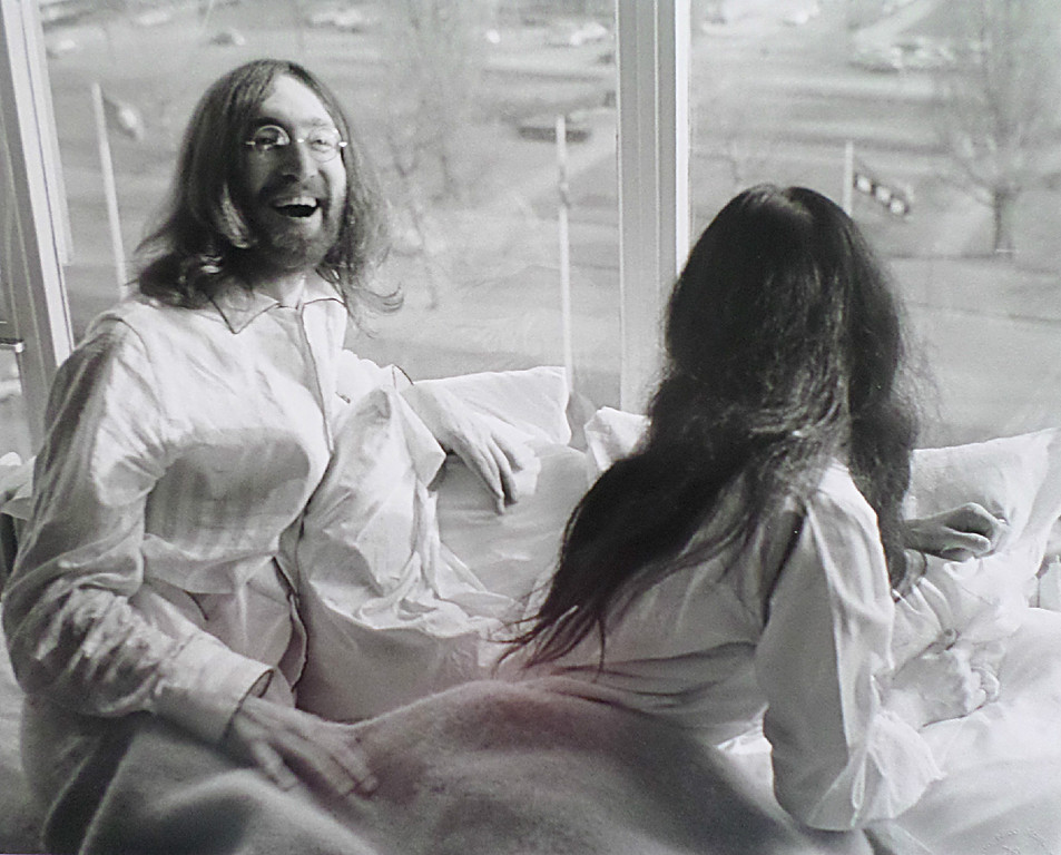 Nico Koster - Bed peace, foto, gesigneerd en genummerd verkocht voor € 200!