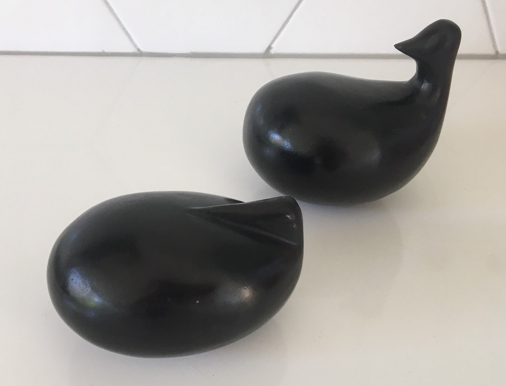 Twee abstract zwart houten figuren van eenden kopen? Bied vanaf 20!