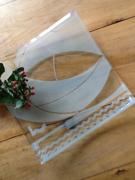 Hein Kuipers Design, zware, geëtste glazen schaal kopen? Bied vanaf 1!