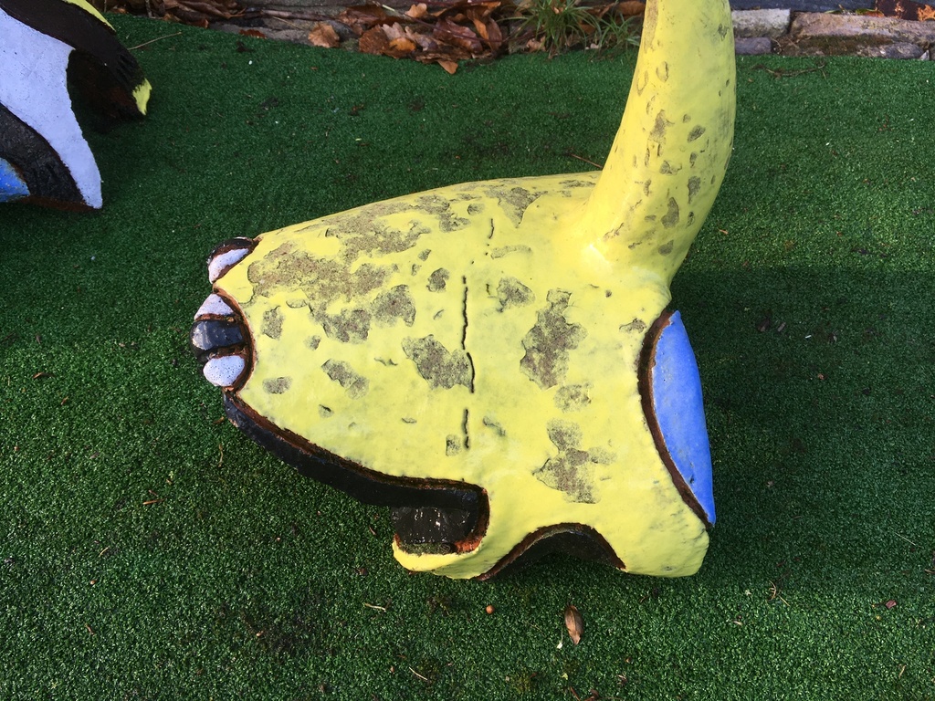 Jan Snoeck. Gele tor met schubben en staart kopen? Bied vanaf 350!