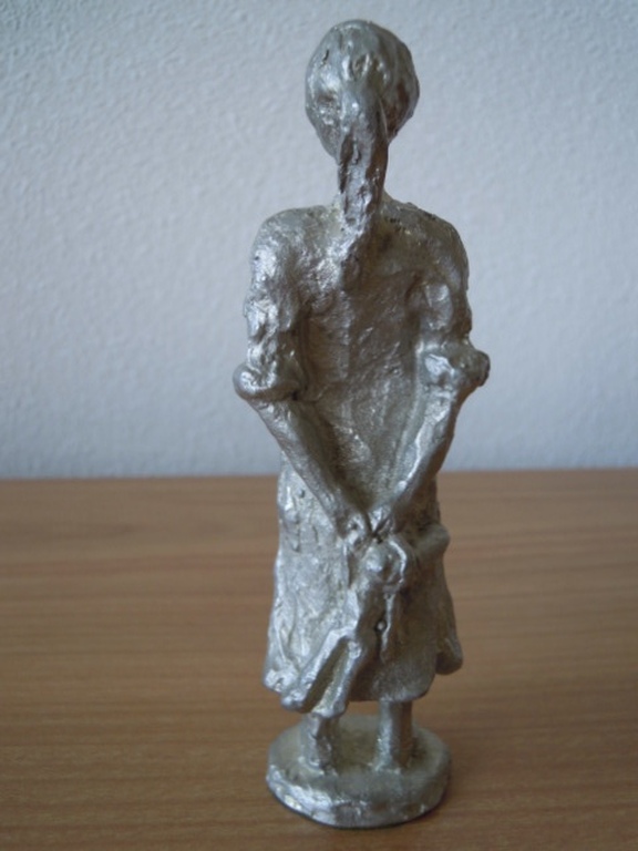 Corry Ammerlaan beeldje -Sophietje met pop - 14 cm hoog kopen? Bied vanaf 25!