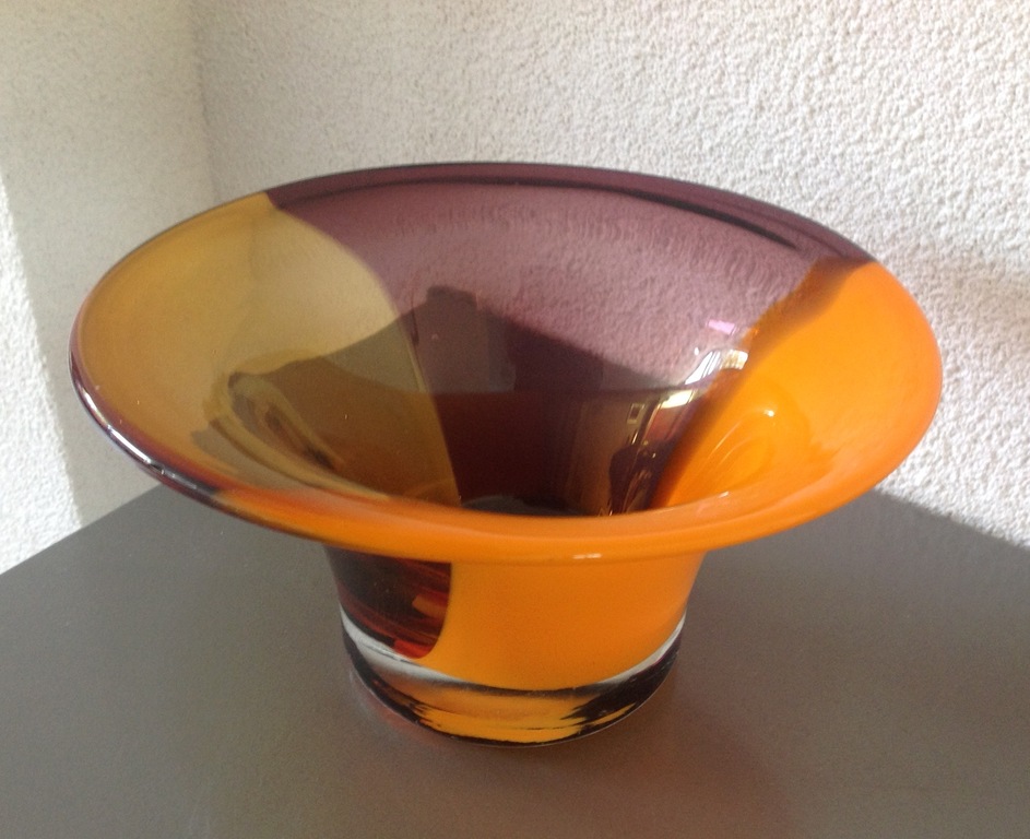 Bernard Heesen: glazen schaal in drie kleuren kopen? Bied vanaf 35!