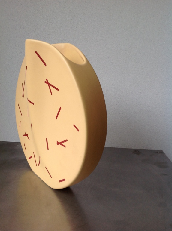 Cirkelvaas met plooi, ontwerp Dorothé van Agthoven,  Flora Keramiek Hardenberg kopen? Bied vanaf 45!