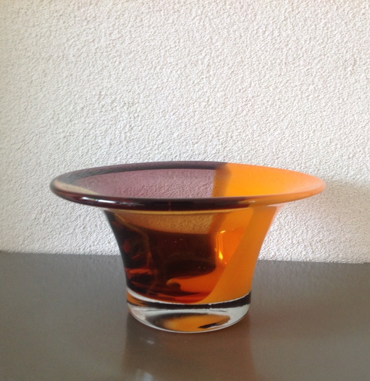 Bernard Heesen: glazen schaal in drie kleuren kopen? Bied vanaf 35!