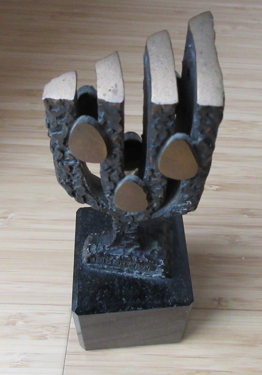 Onbekende kunstenaar - Bronzen beeld van gestileerde boom op marmeren voet getit kopen? Bied vanaf 28!