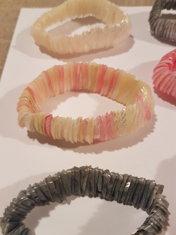 Lot parelmoer armbanden-8 pz kopen? Bied vanaf 10!