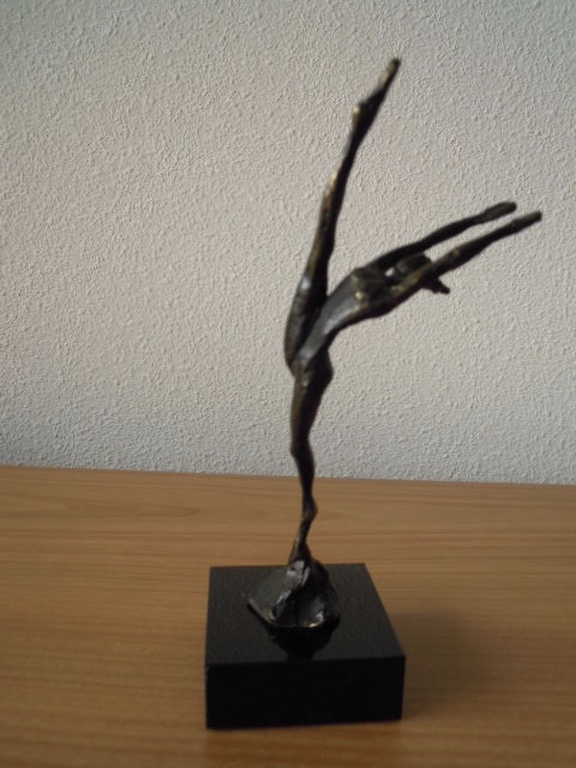 Massief bronzen beeldje van DANSERES - 19 cm hoog. verkocht voor € 62!