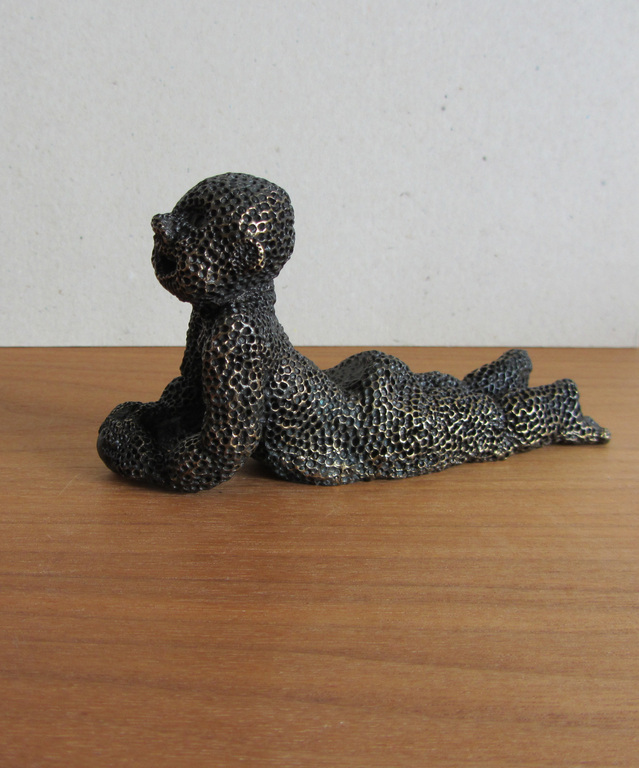 Carolein Smit, bronzen beeldje baby (liggend) verkocht voor € 300!