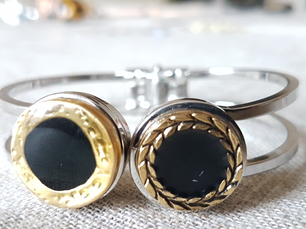 Armband met knop Gianni Versace kopen? Bied vanaf 1!