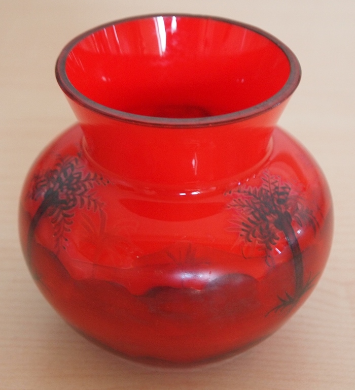 Boheems glazen Tango vaasje met emaille decor van een oase landschap kopen? Bied vanaf 20!