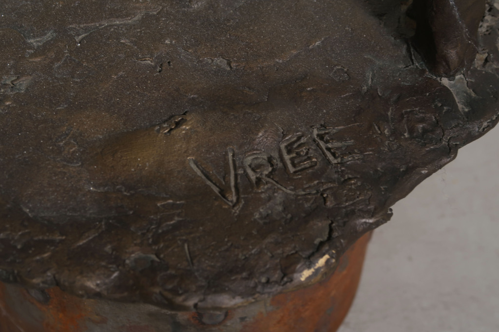 Hein Vree: Groot Bronzen (buiten) beeld, Schuilen onder de jas kopen? Bied vanaf 500!