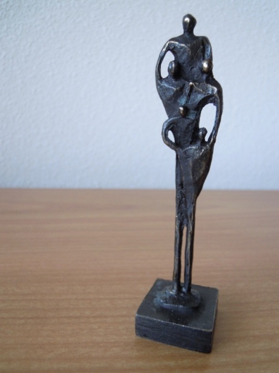 Prachtig bronzen beeldje Corry Ammerlaan - 5 personen - 11 cm hoog. kopen? Bied vanaf 25!