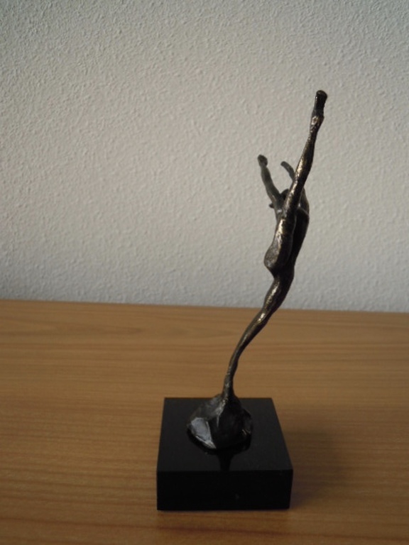 Massief bronzen beeldje van DANSERES - 19 cm hoog. kopen? Bied vanaf 25!