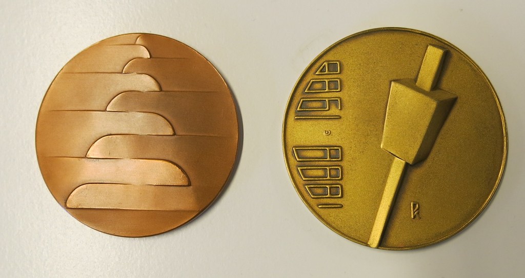 Lucie Nijland: Penning, Nederlandse Spoorwegen + Eefke Cornelissen: Penning, Concertgebouw kopen? Bied vanaf 20!