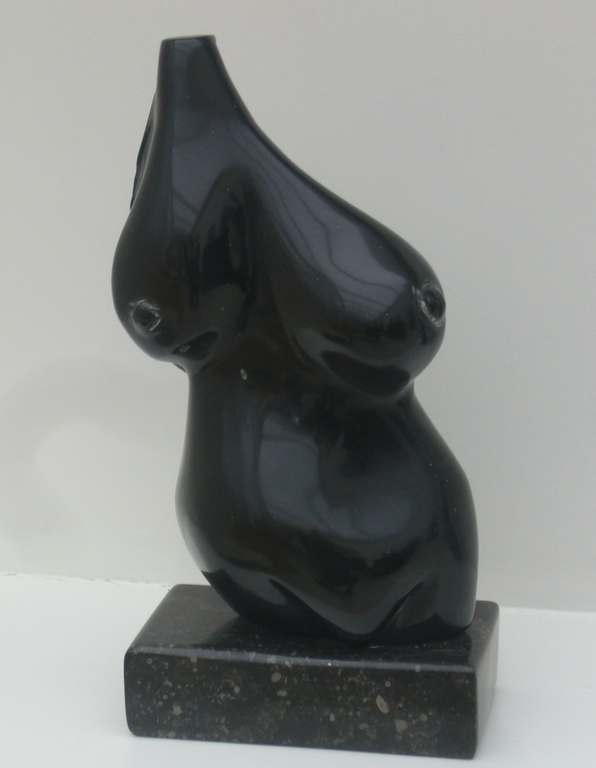 Mieke Beijer Titel: Zwarte Lola Noir de Mazy / hardsteen 28 hoog kopen? Bied vanaf 300!